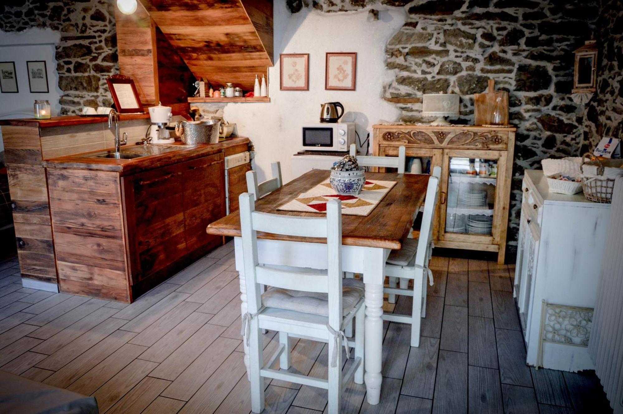 Chalet In Pietra E Legno Con Caminetto Inverso Pinasca Екстер'єр фото